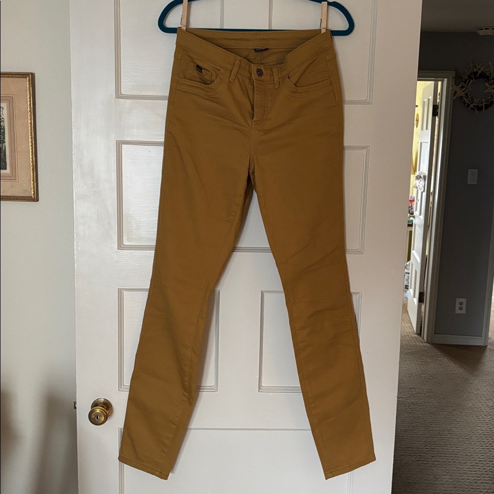 Kuhl khaki skinny twill pants.